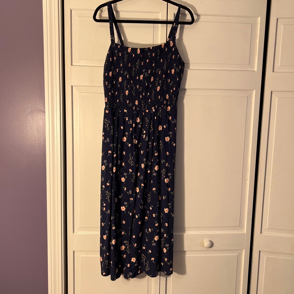 Large floral sundress never worn still has tags on it